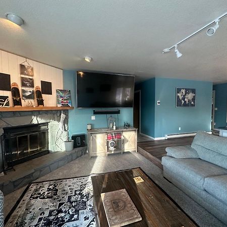 Luxury Lakefront Villa Fairbanks Extérieur photo