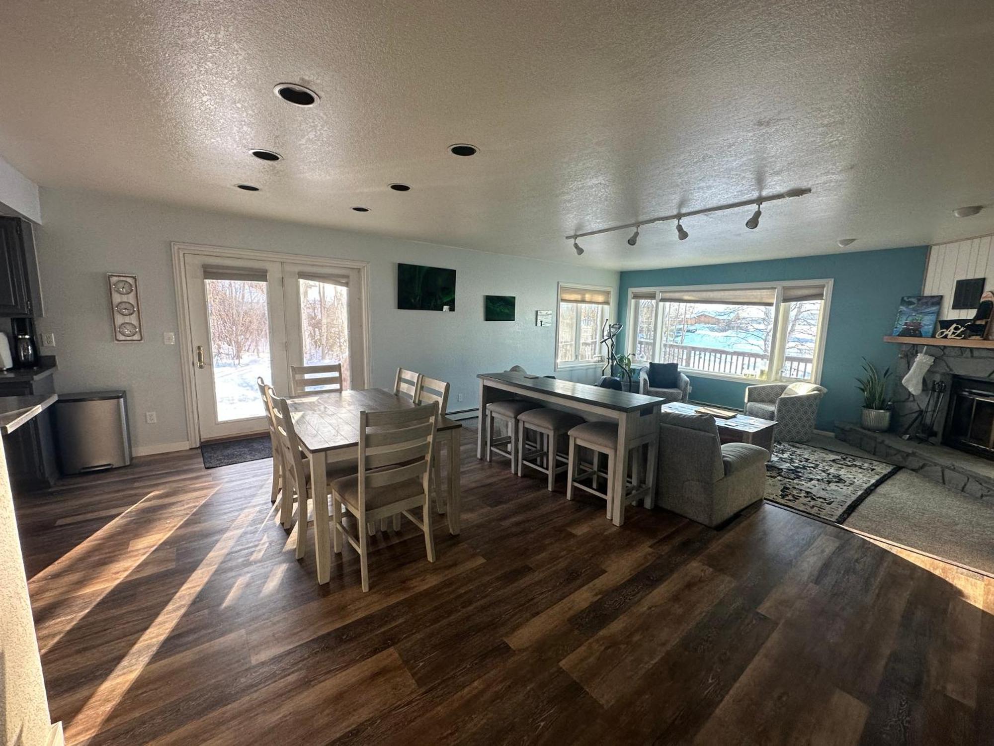 Luxury Lakefront Villa Fairbanks Extérieur photo
