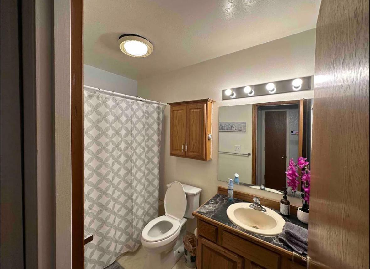Luxury Lakefront Villa Fairbanks Extérieur photo