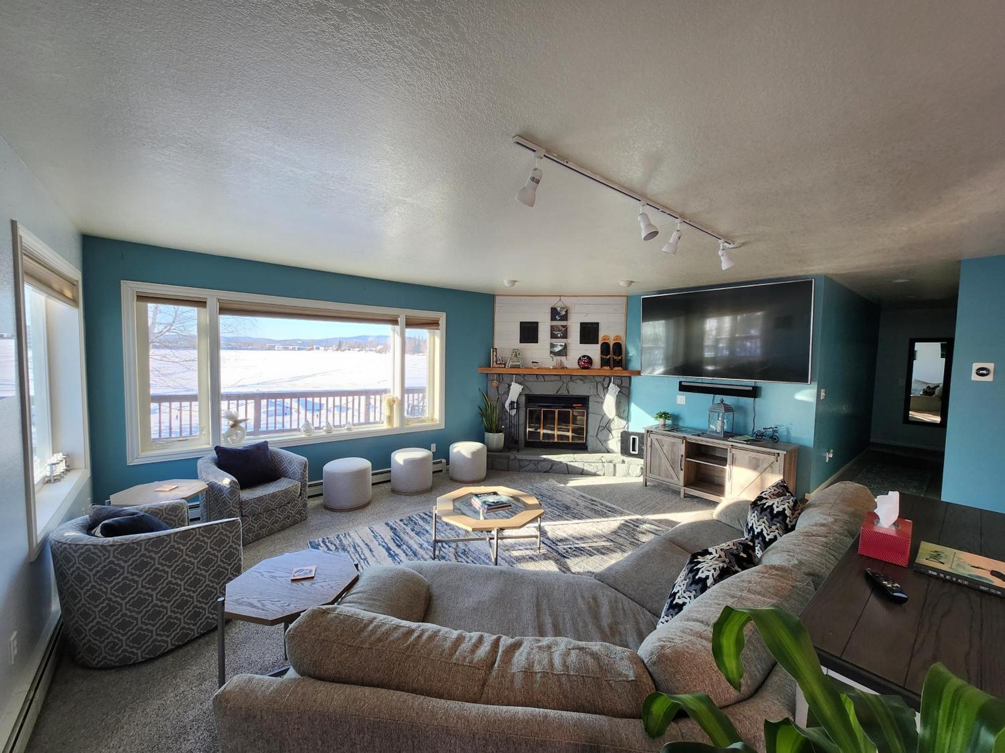 Luxury Lakefront Villa Fairbanks Extérieur photo